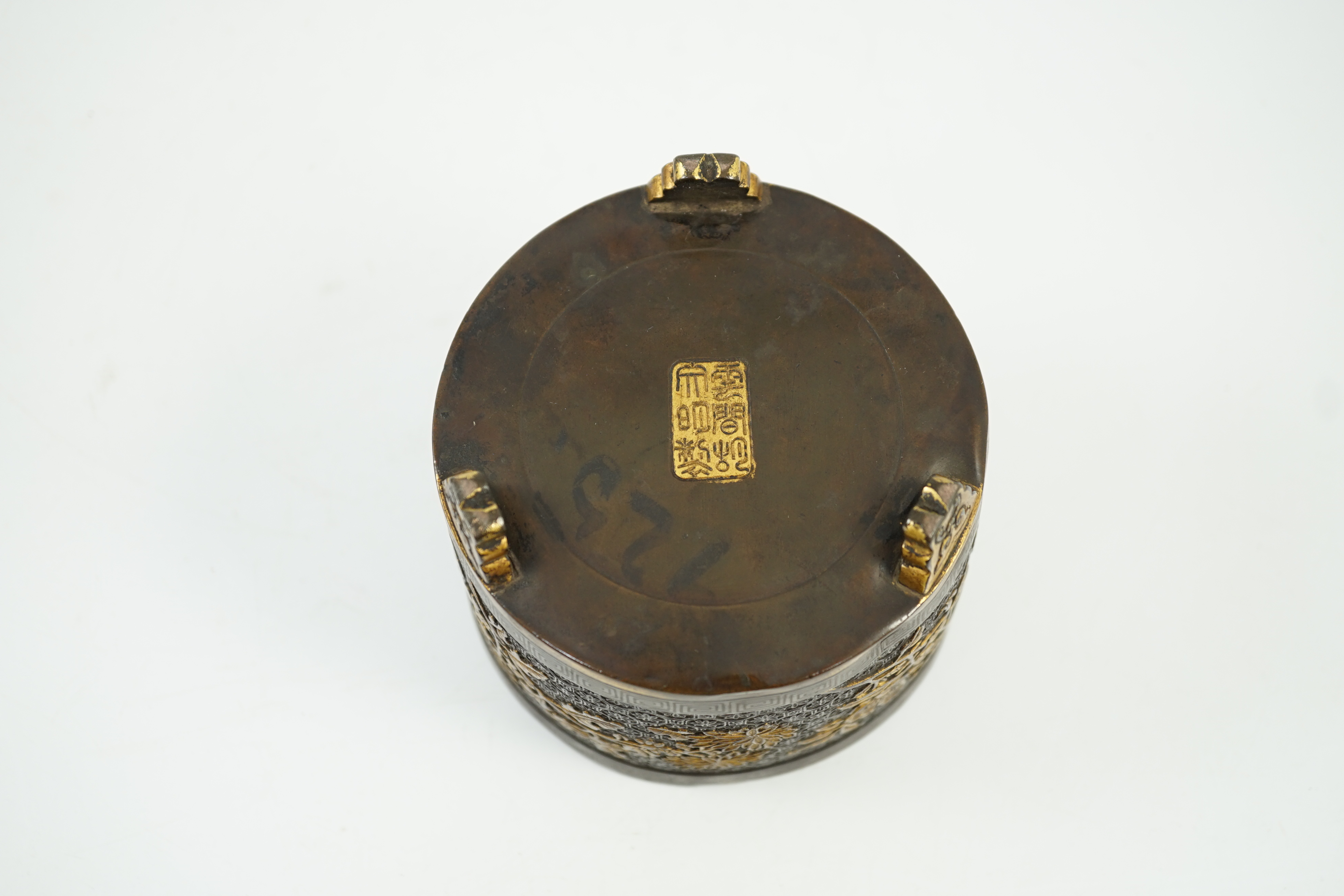 A Chinese parcel-gilt and silver inlaid bronze tripod censer, Yunjian Hu Wenming mark, 16th/17th century, small dents and three rim splits